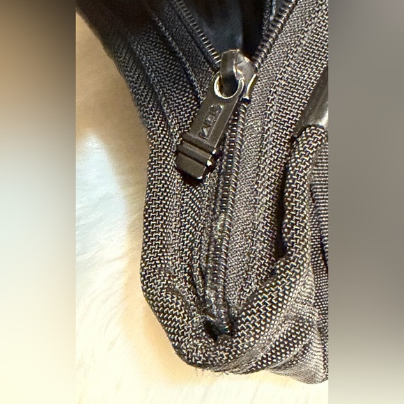 Tumi Vintage Nylon Briefcase with Red Logo Accent - Picture 5 of 14